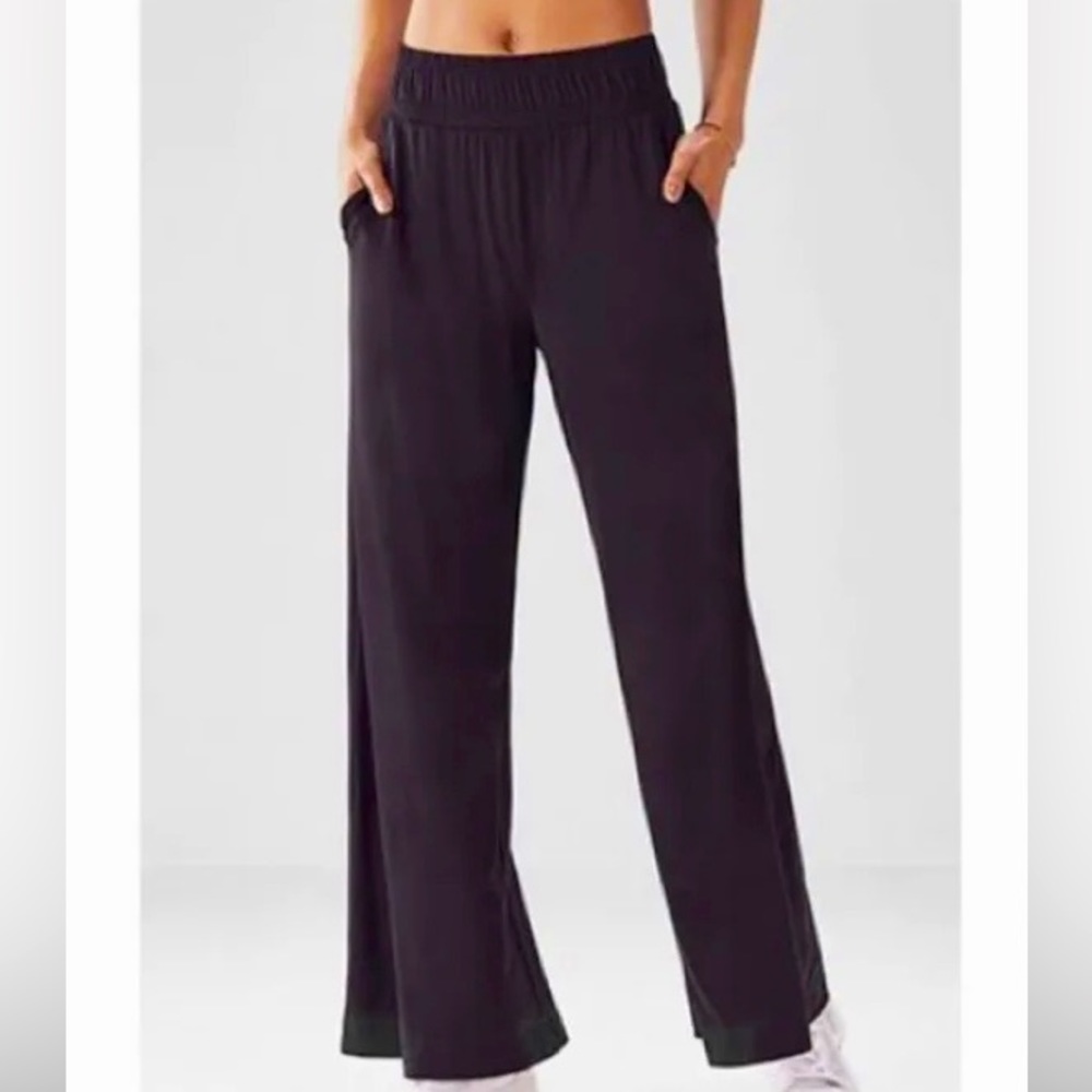 Fabletics wide-leg lounge pant